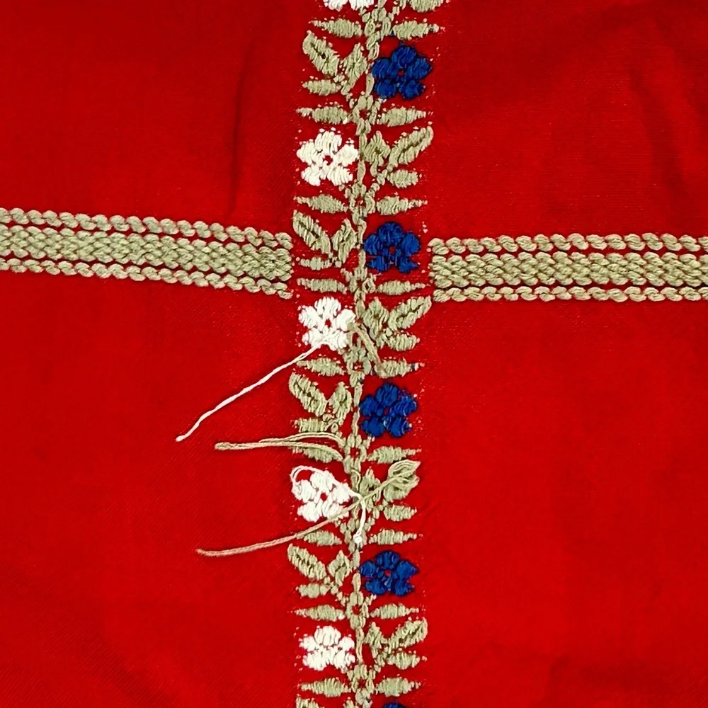 7-Piece Napkins & Table Cloth Set Embroidered Floral Red Washable Farmhouse